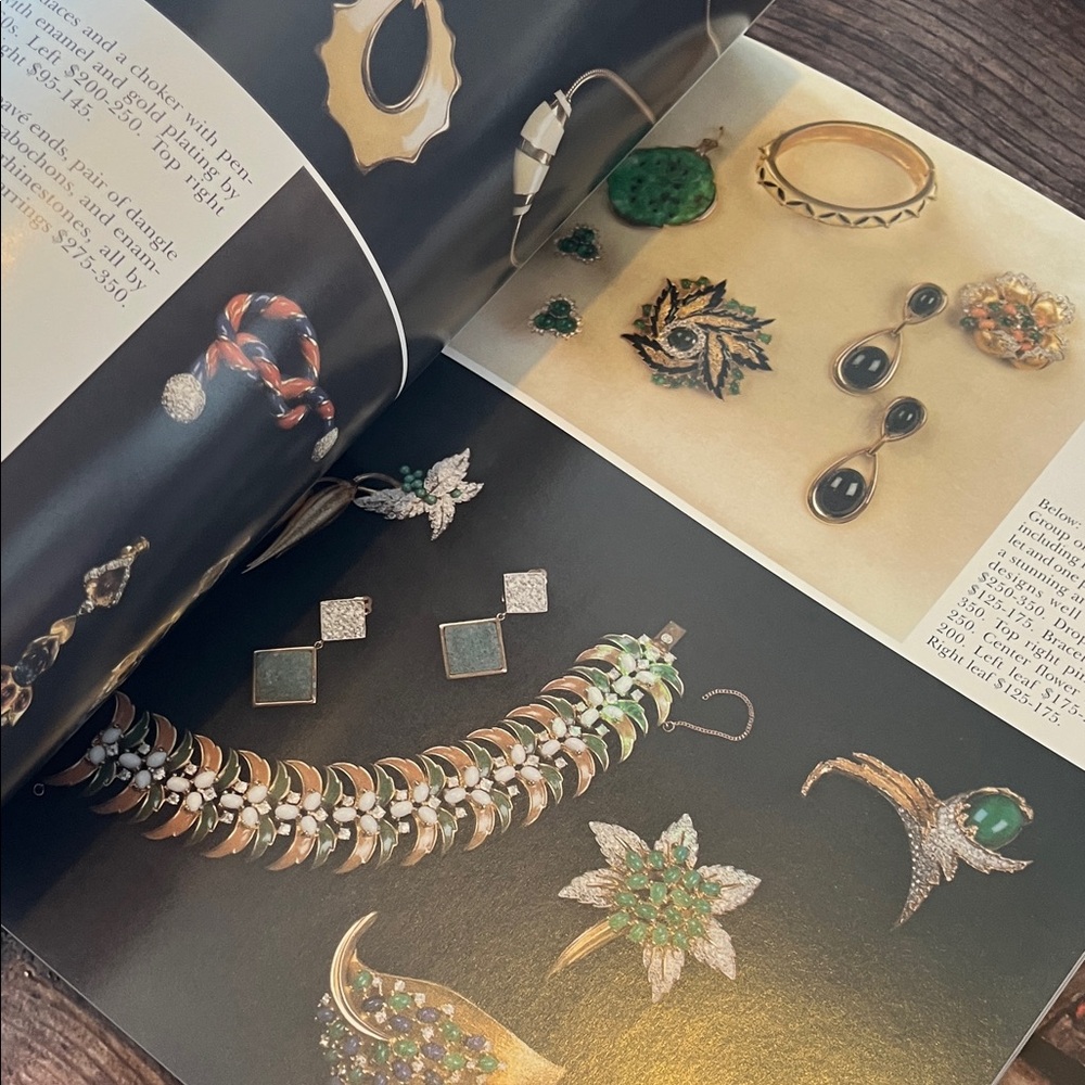 The Best of Costume Jewelry by Nancy N. Schiffer - Picture 9 of 10